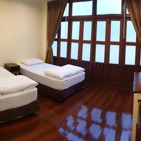 Papermoon Guesthouse Bangkok Exterior photo