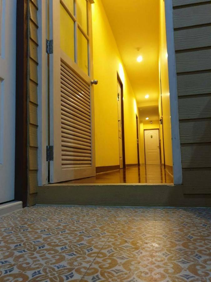 Papermoon Guesthouse Bangkok Exterior photo