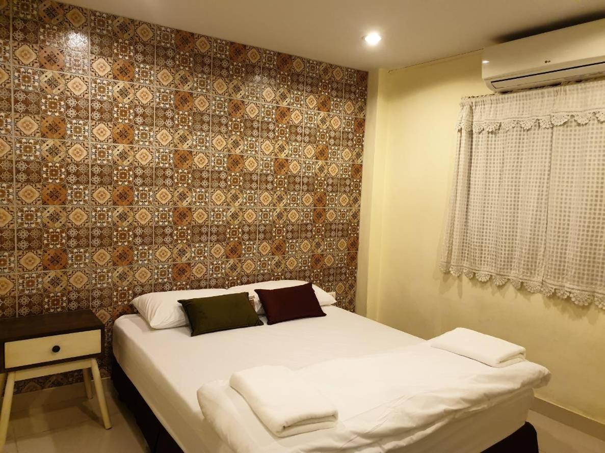 Papermoon Guesthouse Bangkok Exterior photo