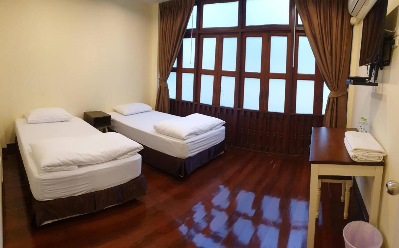 Papermoon Guesthouse Bangkok Exterior photo